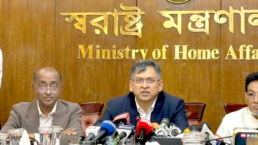 দু-একটা বাদে অন্তর্বর্তী সরকারের সব কর্মকাণ্ড বৈধতা পাচ্ছে: স্বরাষ্ট্রমন্ত্রী