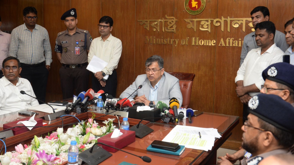 বেনজীরকে ফেরাতে ১৪৪ পৃষ্ঠার নথি পাঠানো হয়েছে আরব আমিরাতে: স্বরাষ্ট্রমন্ত্রী