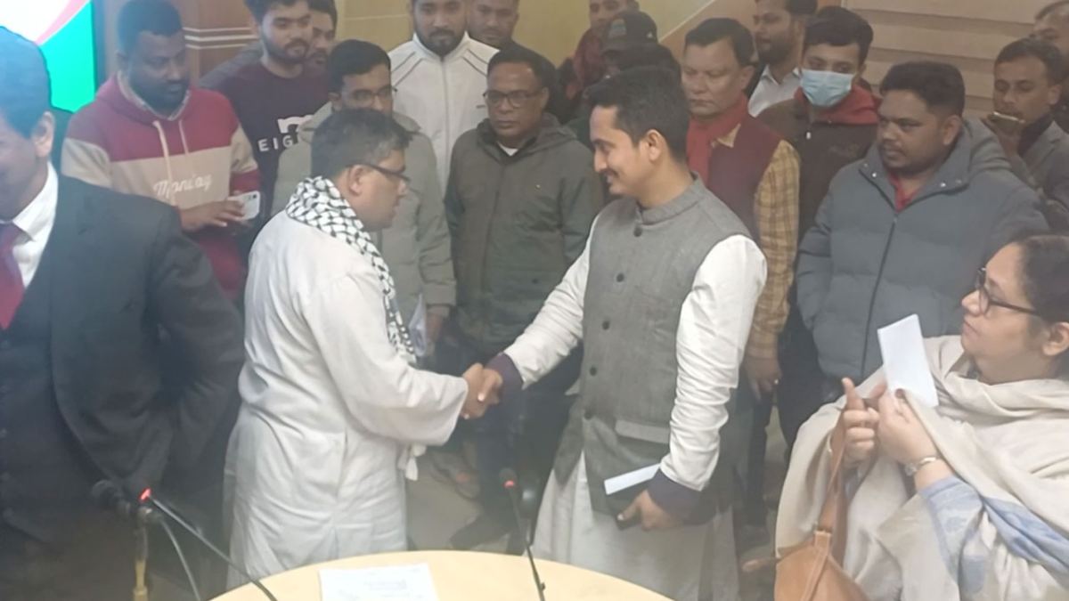 পরাজয় মেনে নিয়ে নওশাদ জমিরকে সারজিস আলমের অভিনন্দন