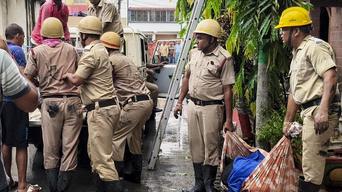 পশ্চিমবঙ্গের বীরভূমে হোটেলে আগুনে ৭ জনের মৃত্যু, দগ্ধ অনেকে