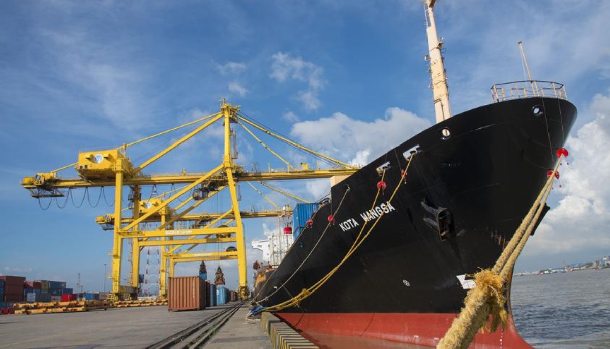 সিঙ্গাপুর থেকে ২৭ হাজার টন ডিজেল নিয়ে চট্টগ্রামে জাহাজ