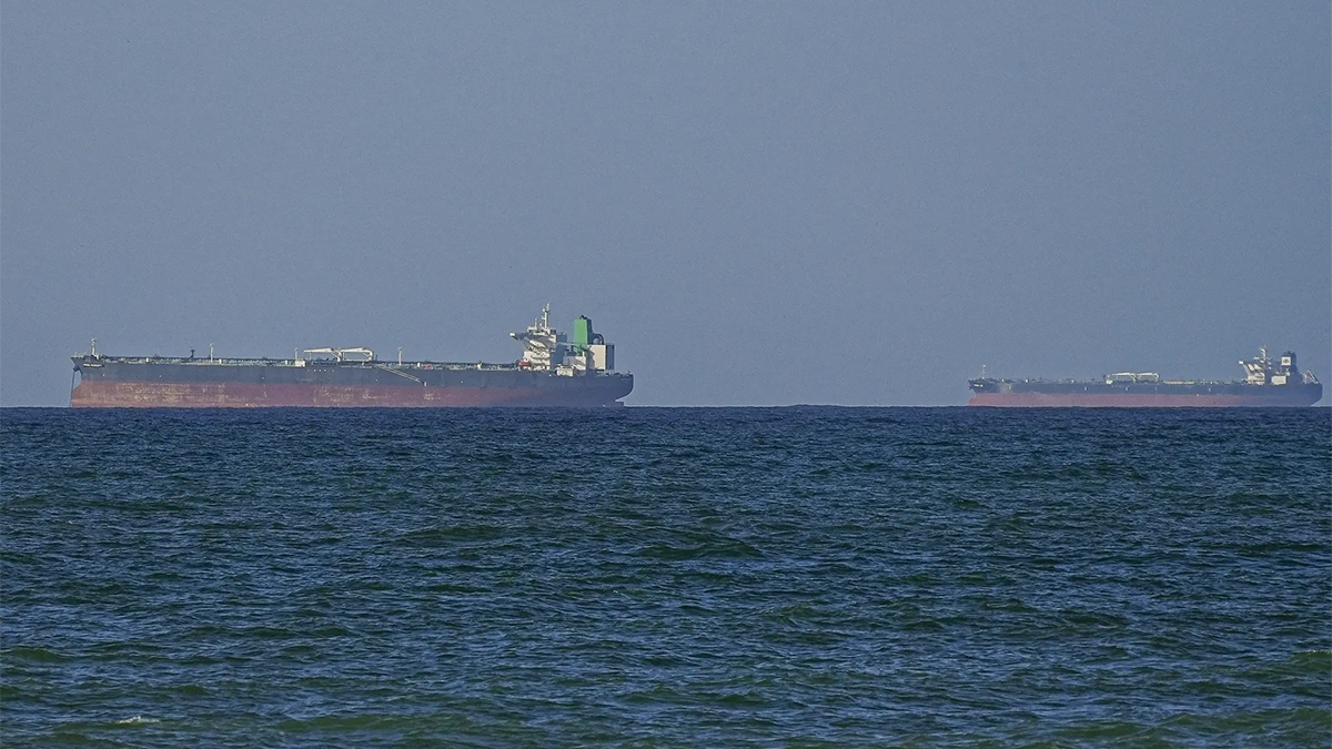 হরমুজ প্রণালি এবার পুরোপুরি বন্ধের ঘোষণা ইরানের