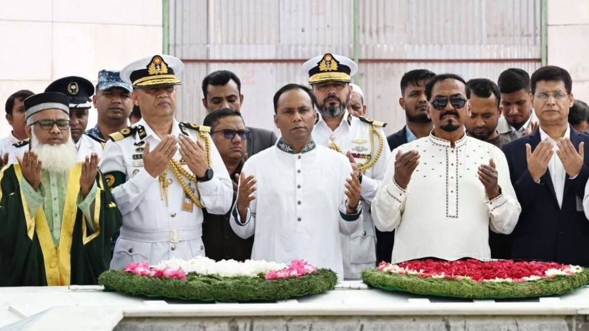 জাতীয় স্মৃতিসৌধে স্পিকার-ডেপুটি স্পিকারের শ্রদ্ধা