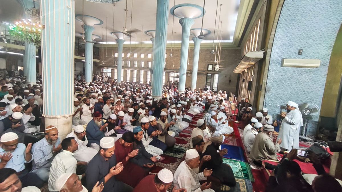 খালেদা জিয়ার সুস্থতা কামনায় সারা দেশে বিশেষ দোয়া