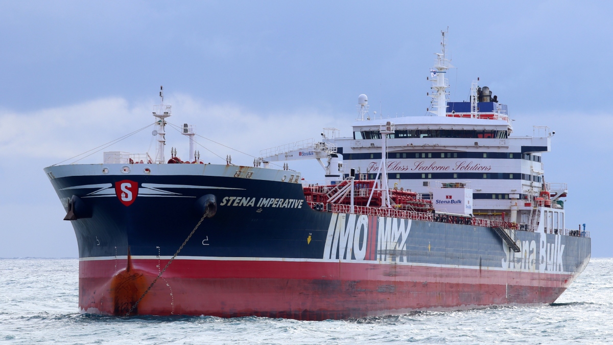 হরমুজ প্রণালীতে মার্কিন ট্যাংকারকে ইরানি নৌবাহিনীর ‘ধাওয়া’