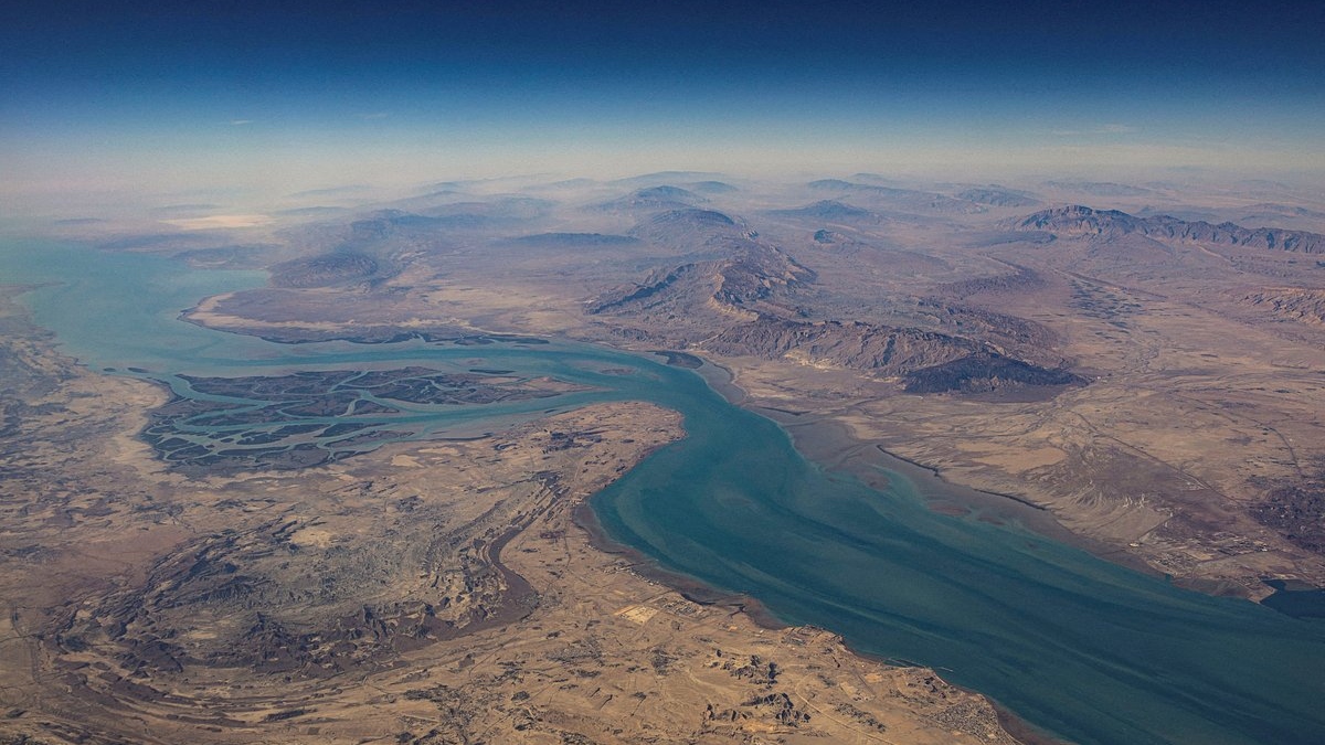 হরমুজ প্রণালিতে বিকল্প রুট ঘোষণা করল ইরান