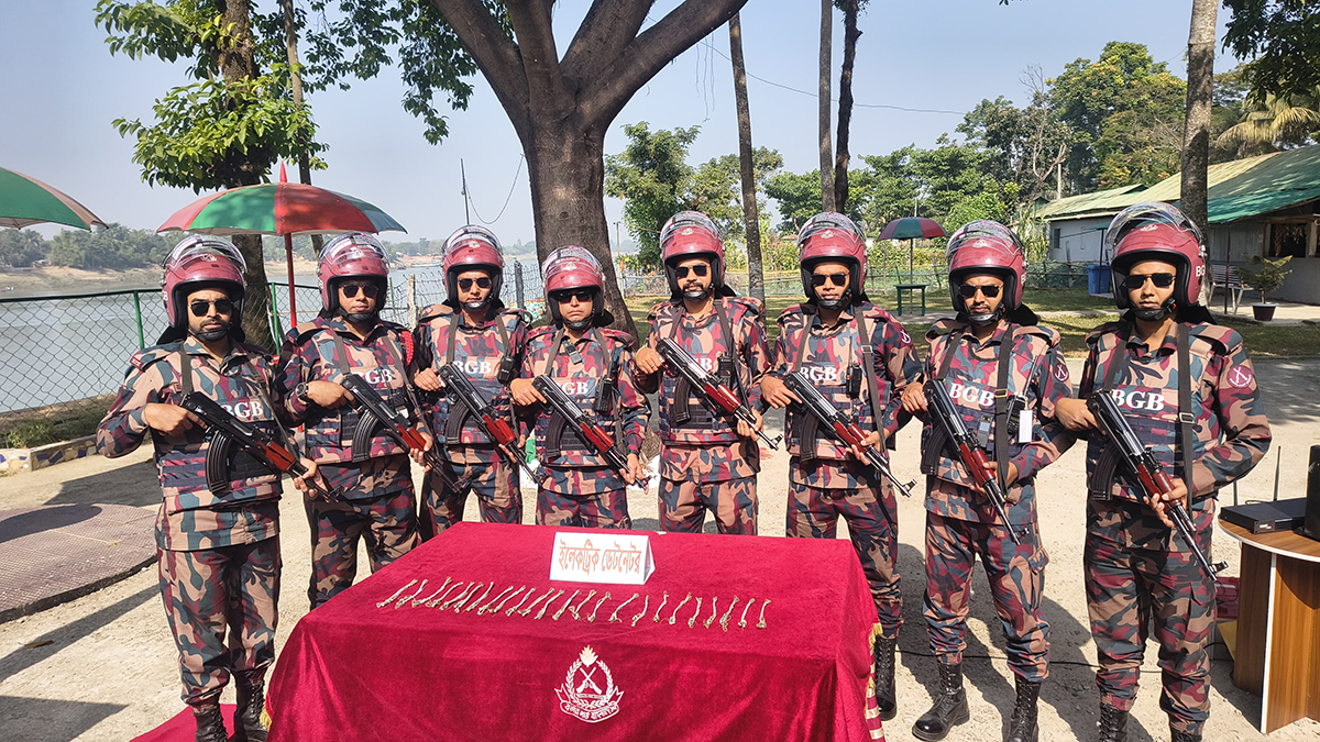 তাহিরপুর সীমান্তে মিলল ২৪টি ডেটোনেটর