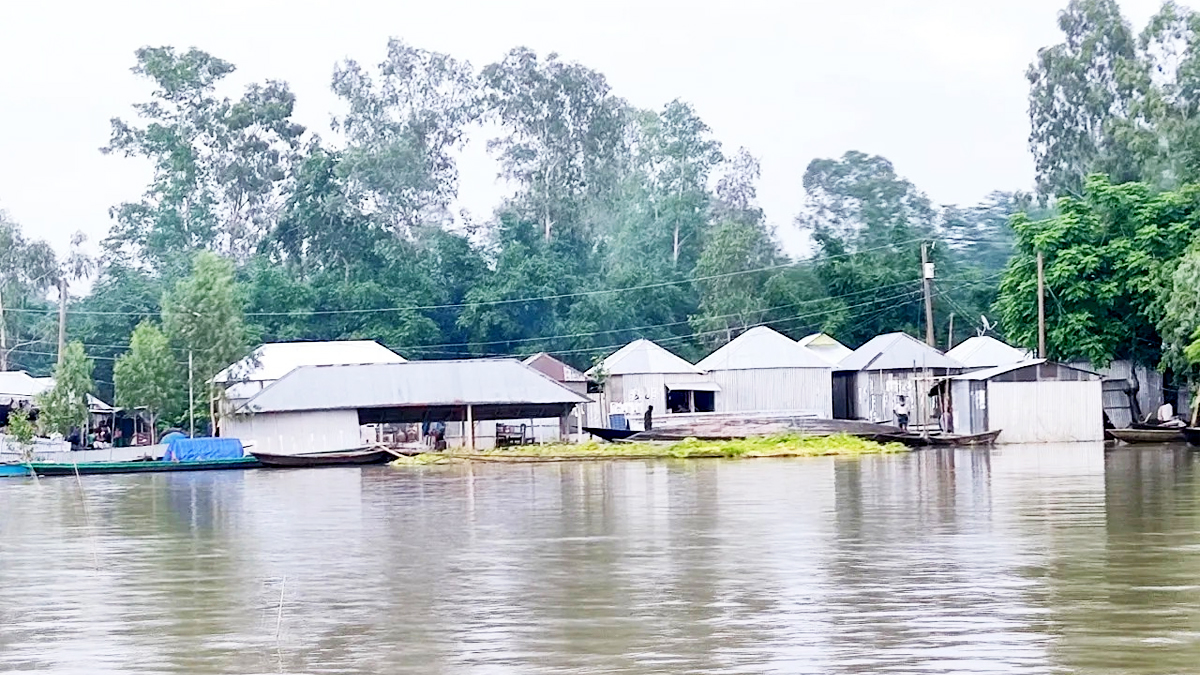 উজানে ভারী বর্ষণের আভাস, প্লাবিত হতে পারে ৫ জেলার নিম্নাঞ্চল