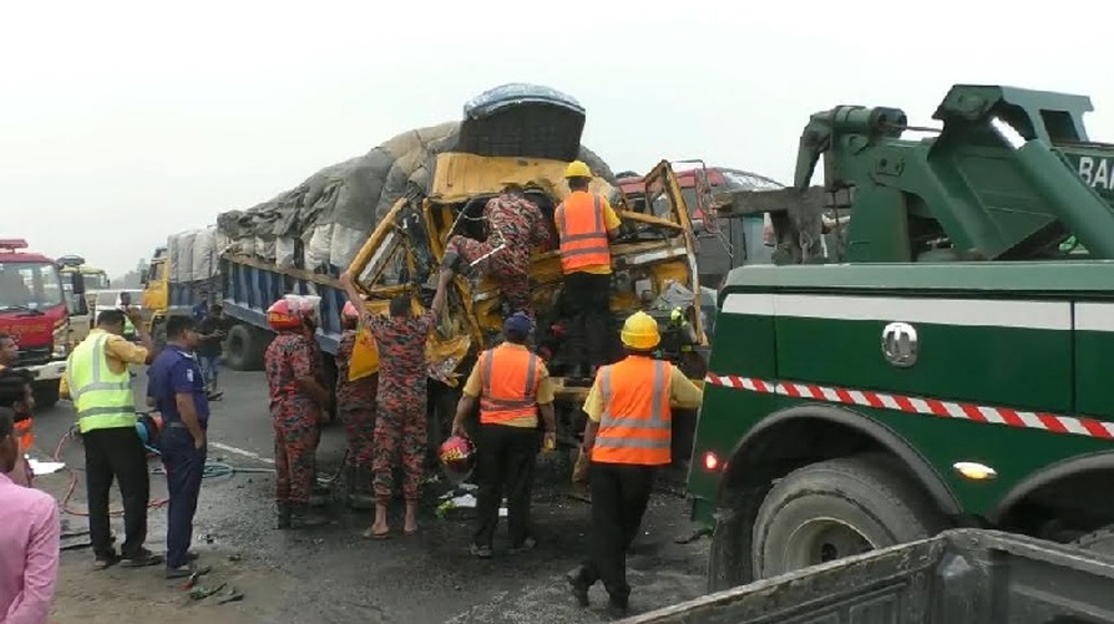 ট্রাক-কাভার্ডভ্যানের সংঘর্ষে চালক ও হেলপার নিহত