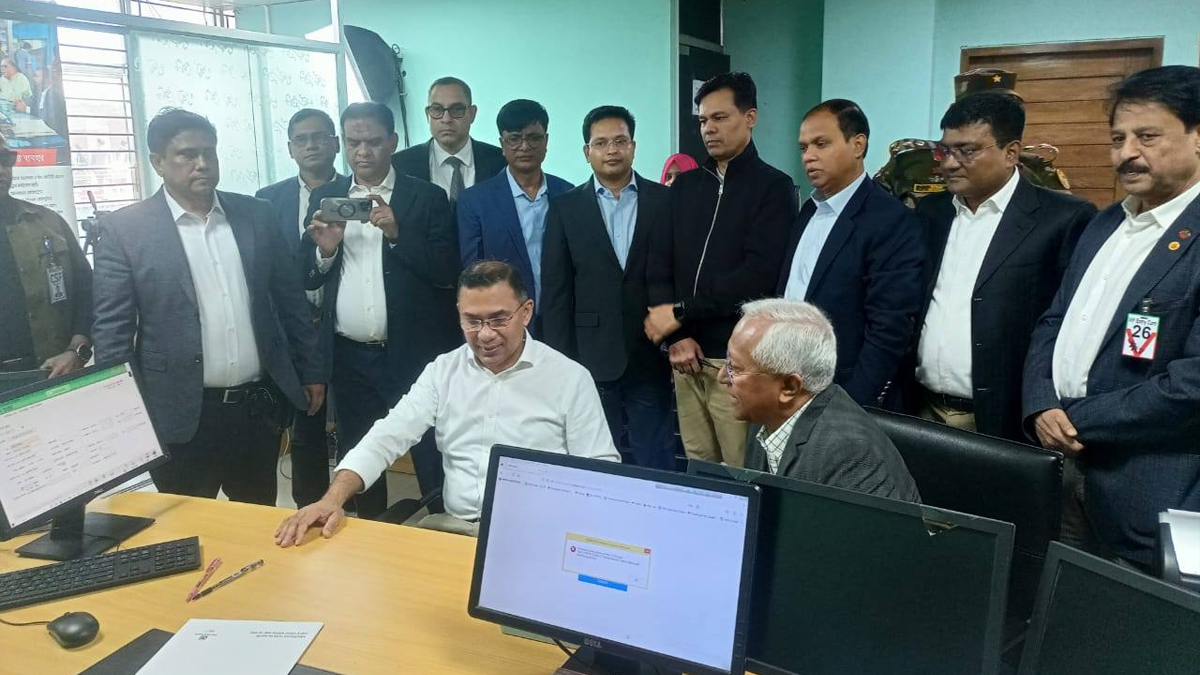 ভোটার হতে নির্বাচন ভবনে তারেক রহমান