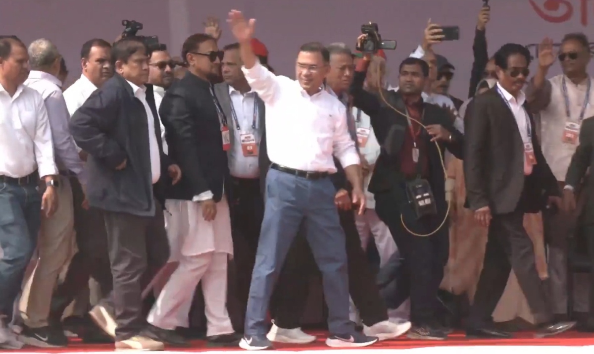 চট্টগ্রামের সমাবেশস্থলে তারেক রহমান, নগরজুড়ে মানুষের ঢল