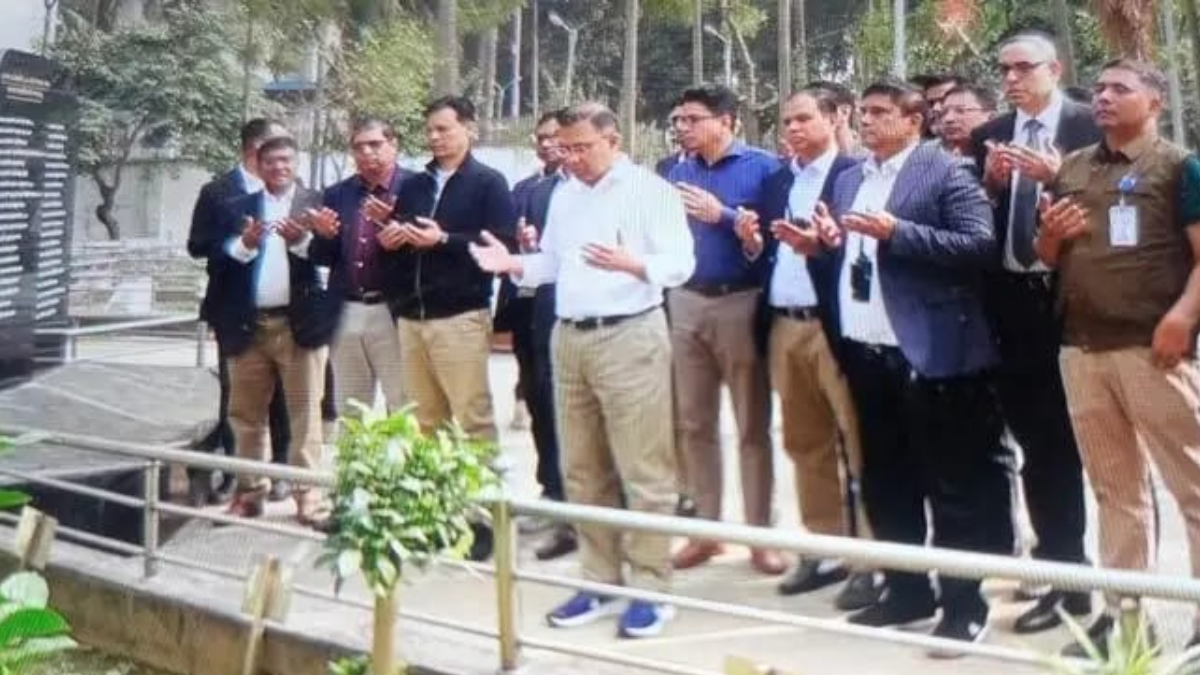 পিলখানায় নিহত সেনাদের কবর জিয়ারত করলেন তারেক রহমান