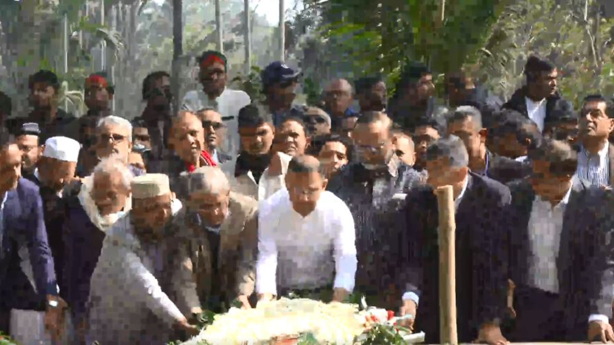 ওসমান হাদির কবর জিয়ারত করলেন তারেক রহমান