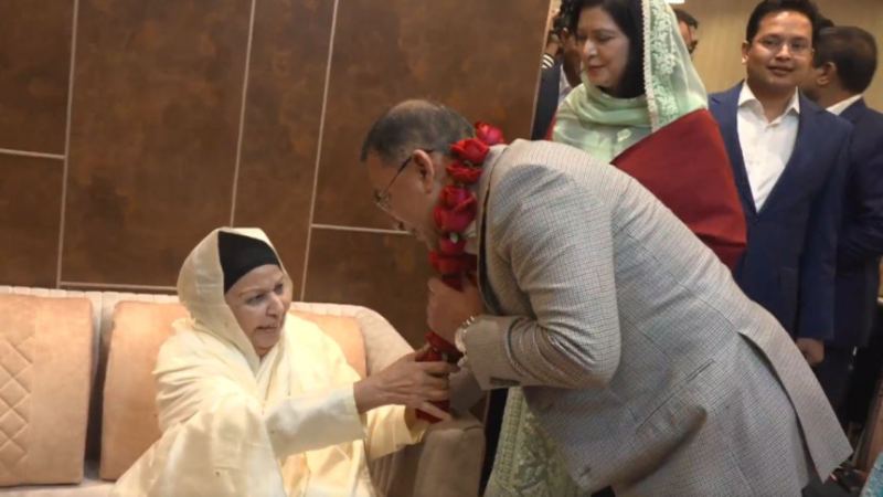 তারেক রহমানকে শাশুড়ির আবেগঘন অভ্যর্থনা