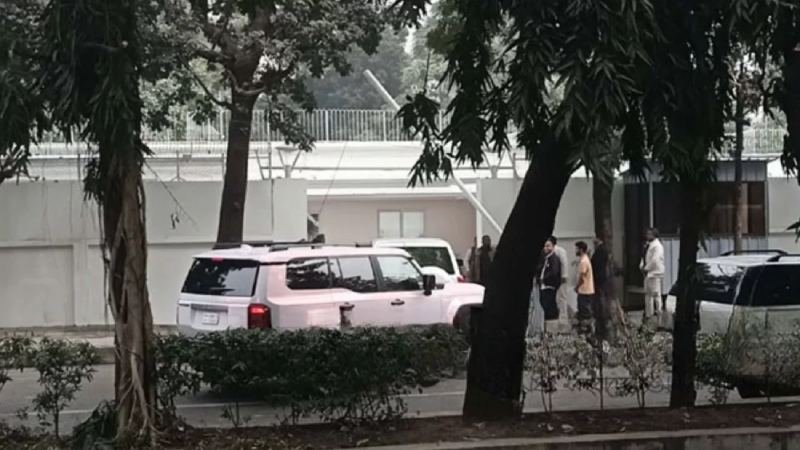 গুলশানের বাসভবনে তারেক রহমানের স্ত্রী-কন্যা