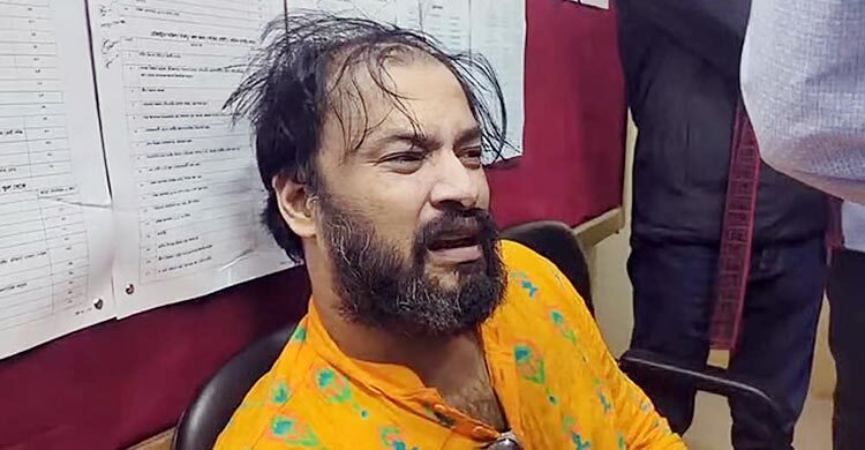 চবিতে অবরুদ্ধ সেই শিক্ষক ৯ ঘণ্টা পর মুক্ত