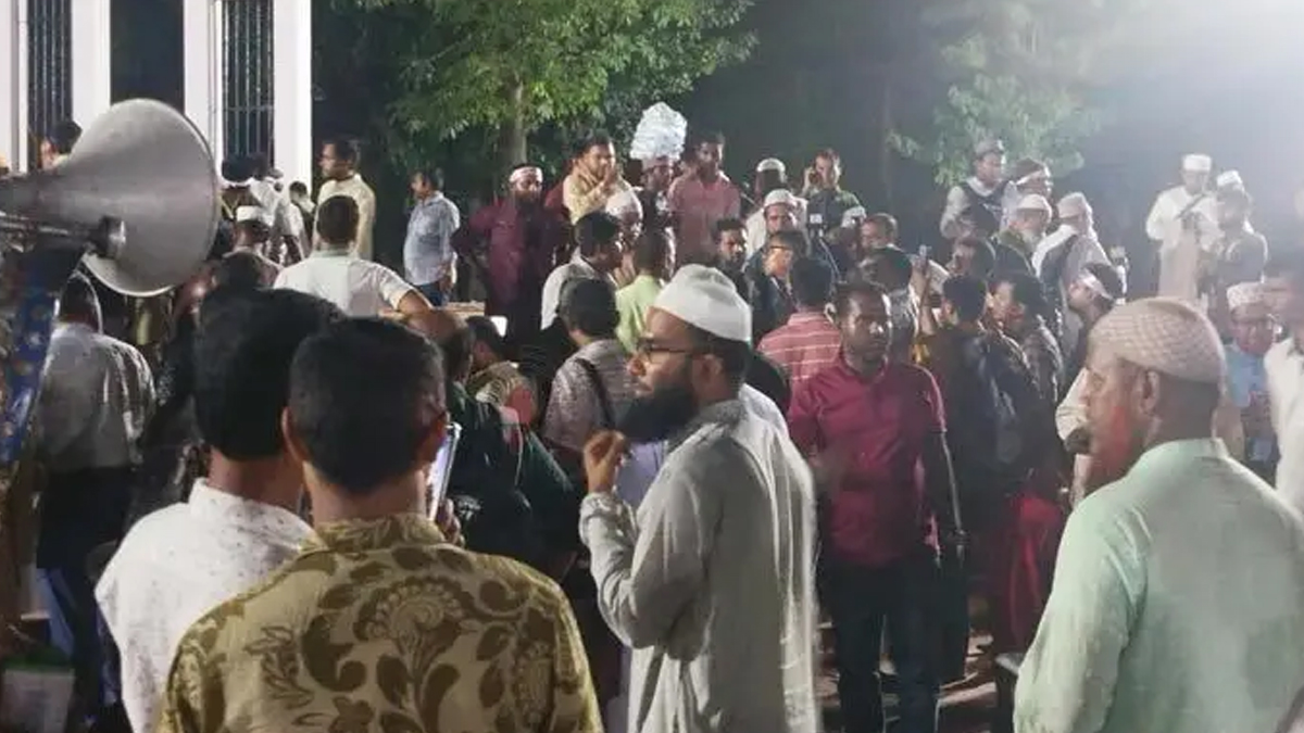 রাতভর শহিদ মিনারে অবস্থান শিক্ষকদের, বুধবার শাহবাগ ব্লকেড