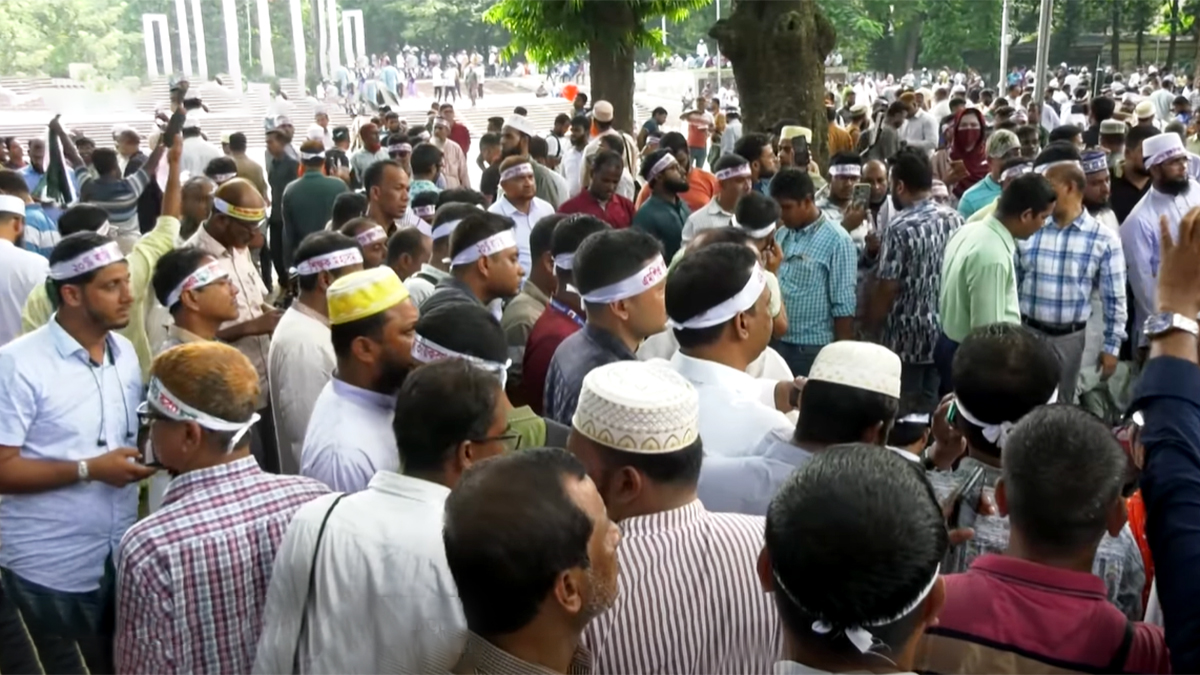 বিকেল ৪টার মধ্যে দাবি মেনে নেওয়ার আলটিমেটাম শিক্ষকদের