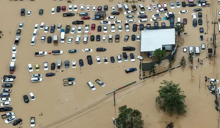 থাইল্যান্ডে ৩০০ বছরের রেকর্ড ভেঙে সর্বোচ্চ বৃষ্টি, নিহত ৩৩