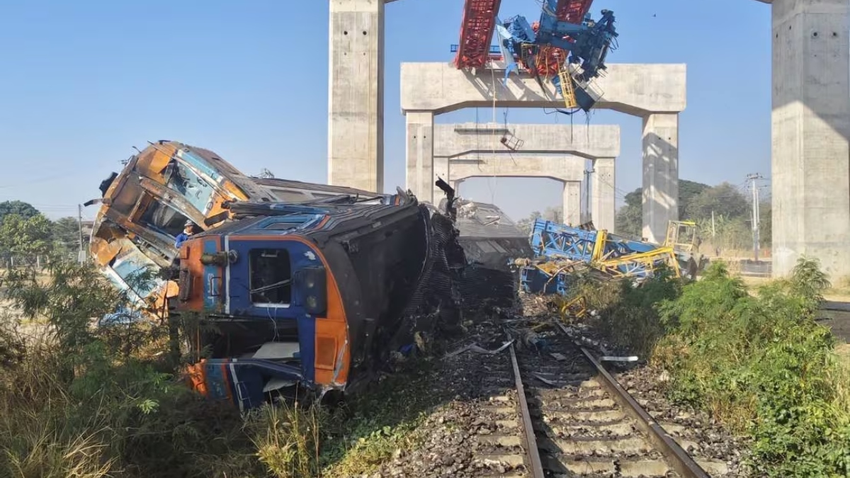 থাইল্যান্ডে ট্রেনের ওপর ক্রেন ভেঙে পড়ে নিহত ২২