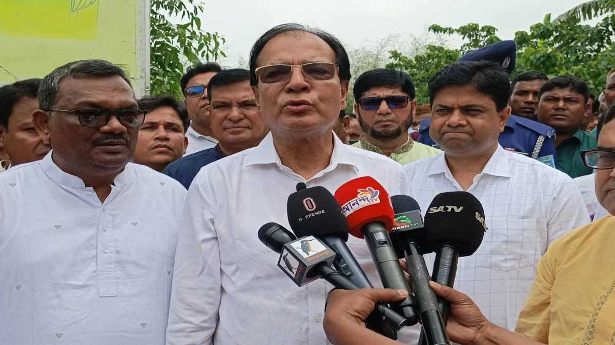 যুদ্ধে অর্থনীতিতে কিছুটা চাপ বাড়ছে, তবে উন্নয়ন থেমে নেই: ত্রাণমন্ত্রী