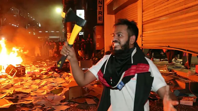 কুড়াল হাতে উল্লাস করা সেই যুবক গ্রেপ্তার