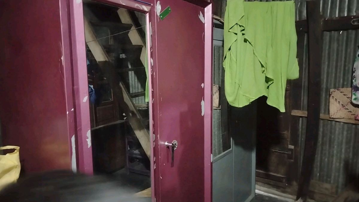 ওসমান হাদির গ্রামের বাড়িতে চুরি