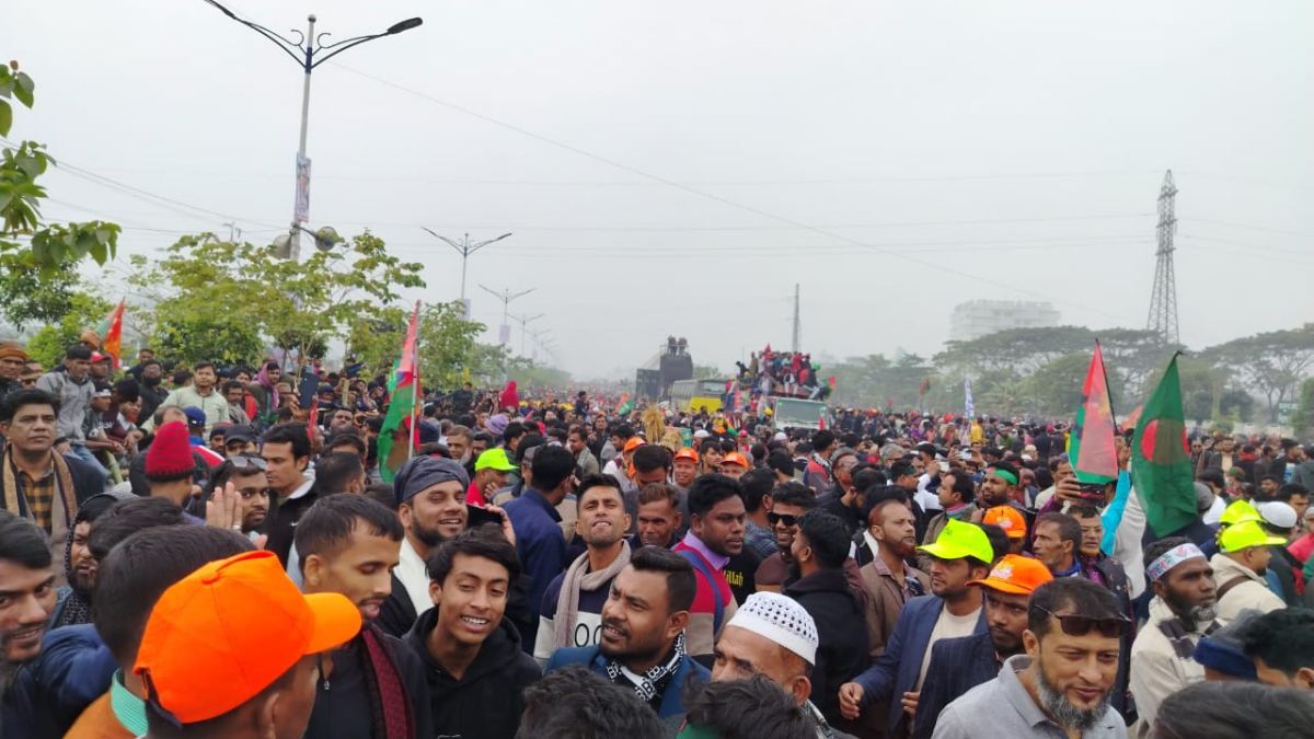ঠাঁই নেই ৩শ' ফুটে, নেতাকে বরণ করতে অগণিত মানুষের উপস্থিতি