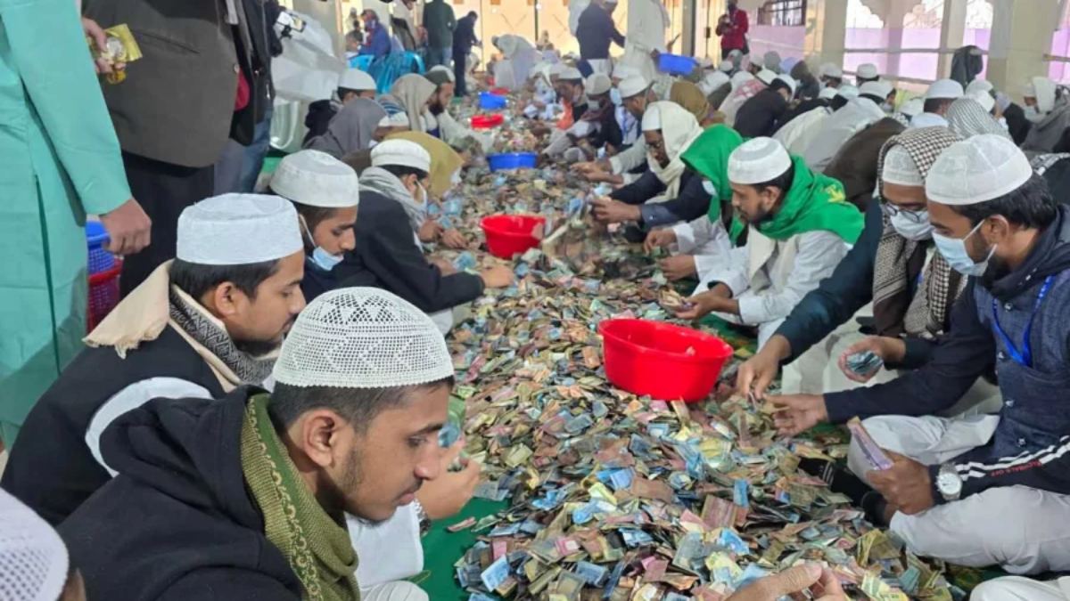 এবার পাগলা মসজিদের দানবাক্সে মিলল ৩৫ বস্তা টাকা