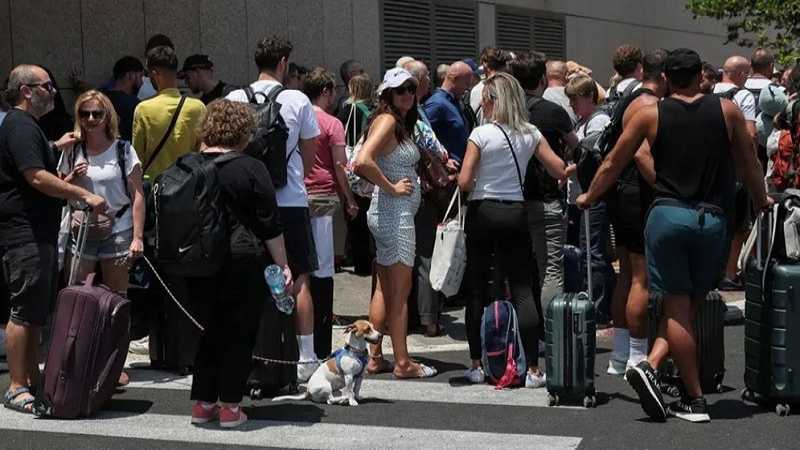 বিশেষ চার্টার্ড ফ্লাইটে মধ্যপ্রাচ্য ছাড়ছেন হাজার হাজার আমেরিকান