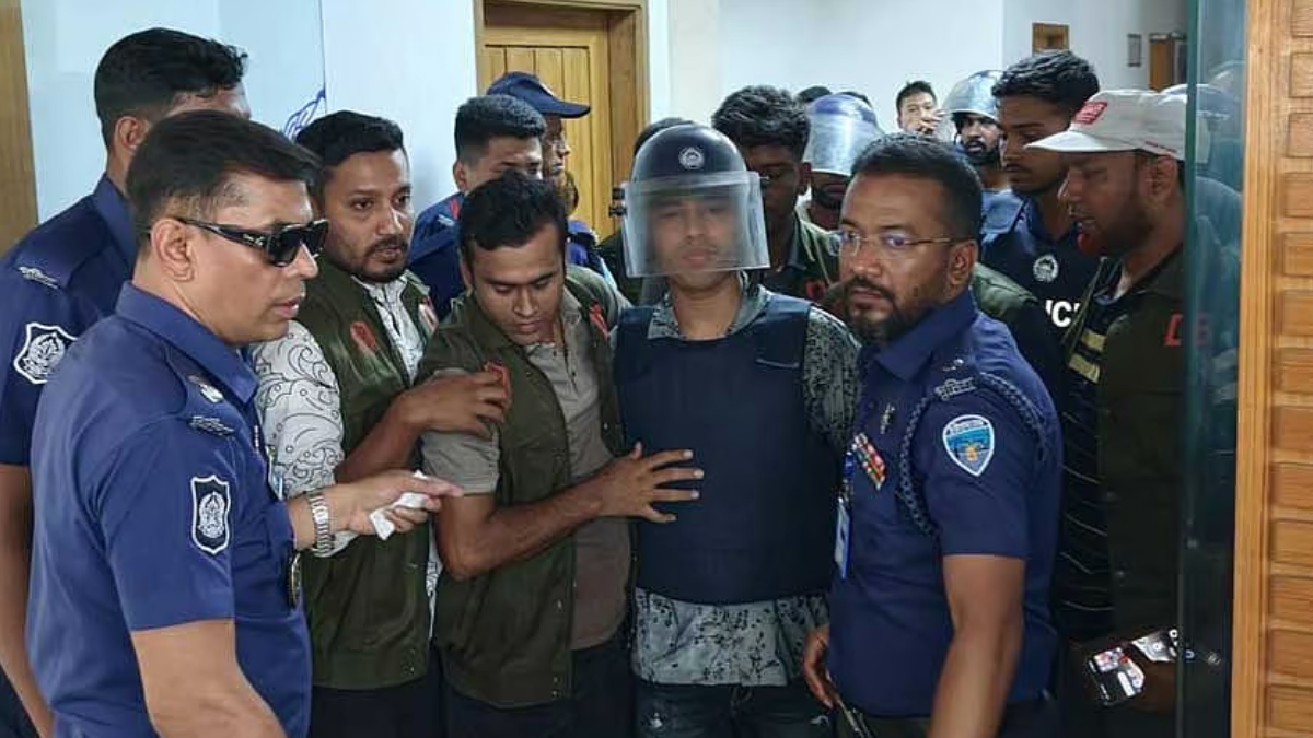 ৩ মামলায় গ্রেপ্তার, চট্টগ্রামের শীর্ষ সন্ত্রাসী ডেভিড ইমন কারাগারে