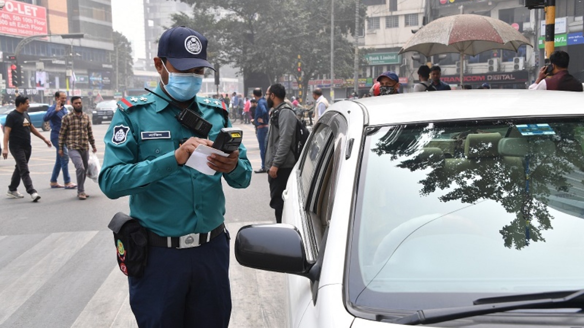 রাজধানীতে ডিএমপির ট্রাফিক অভিযান, একদিনে ২ হাজার ৩৩৬ মামলা
