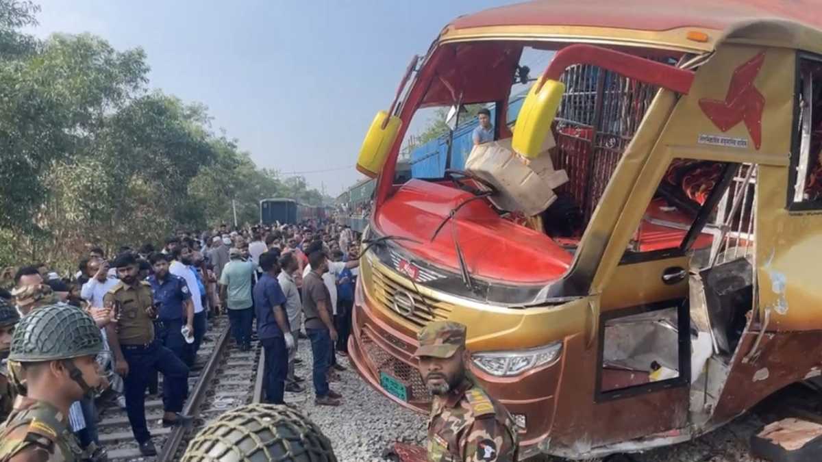 কুমিল্লায় ট্রেন দুর্ঘটনা: ৫ ঘণ্টা পর রেল চলাচল স্বাভাবিক
