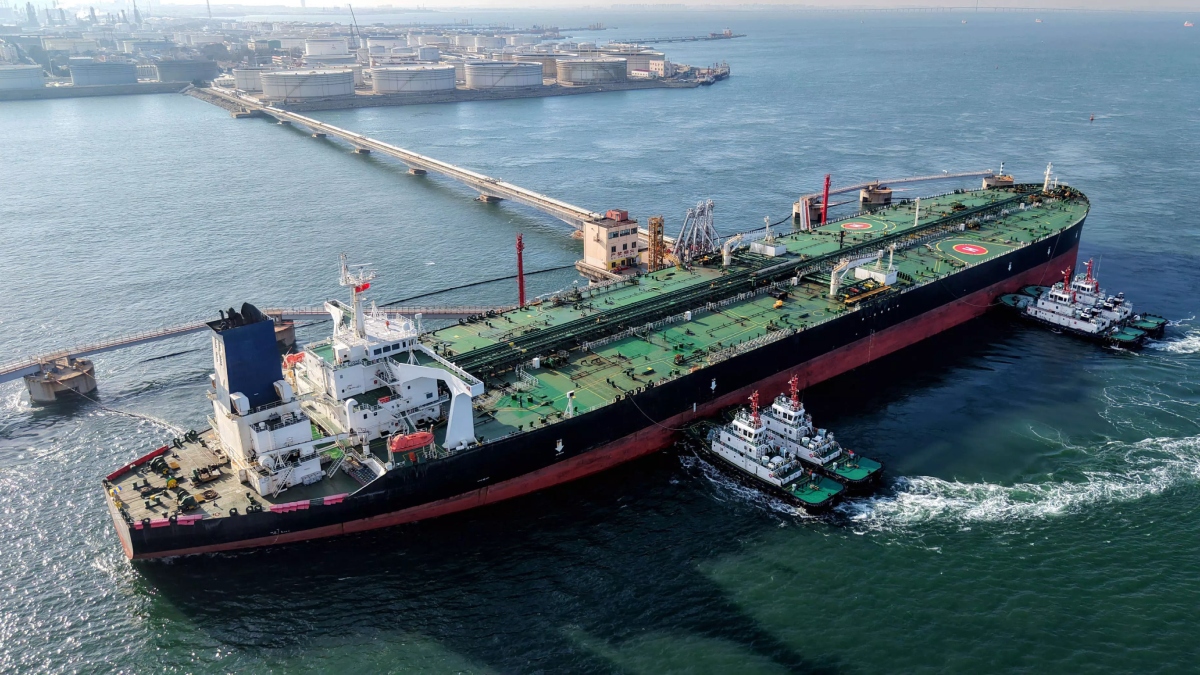 মার্কিন নিষেধাজ্ঞা শিথিল, উন্মুক্ত হচ্ছে ১৭ কোটি ব্যারেল ইরানি তেল