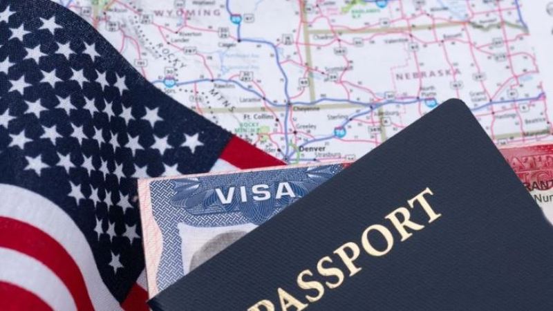 এইচ-১বি ভিসা পুরোপুরি বন্ধের পথে ট্রাম্প প্রশাসন