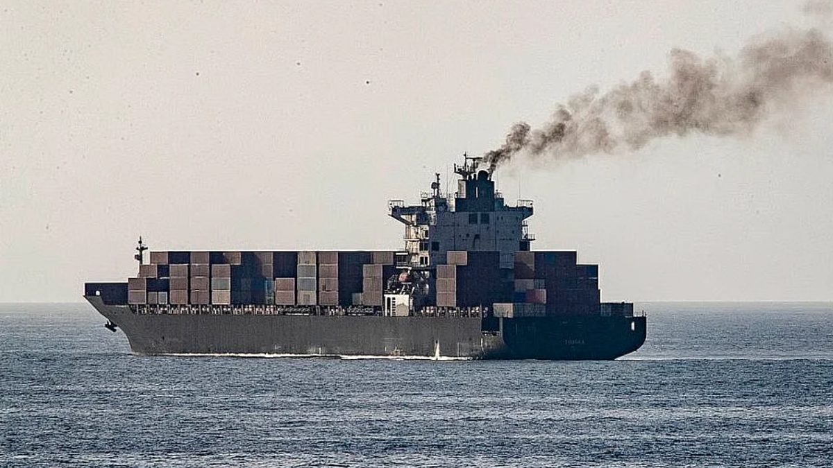 জব্দ জাহাজ ফেরতের দাবি, না হলে পালটা ব্যবস্থার হুঁশিয়ারি ইরানের