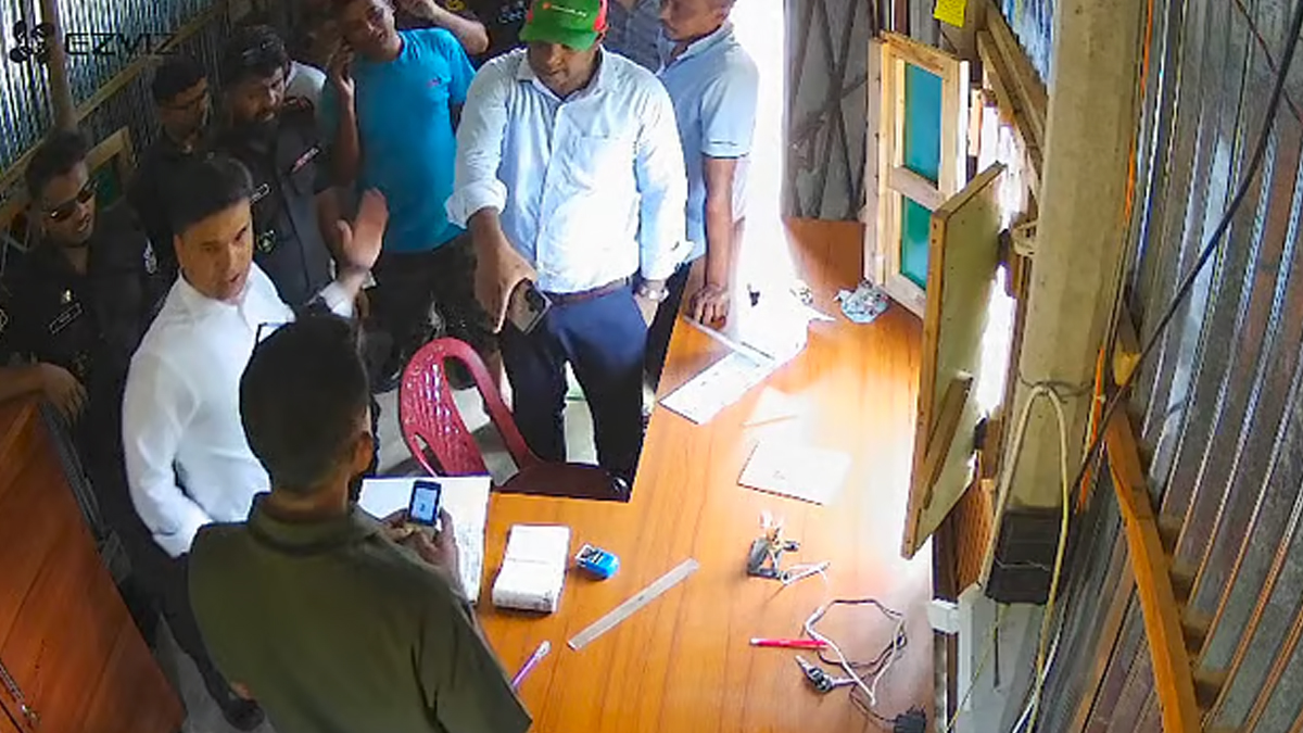 ইজারাদারের কর্মীরে থাপ্পড়, সেই ইউএনওকে প্রত্যাহার
