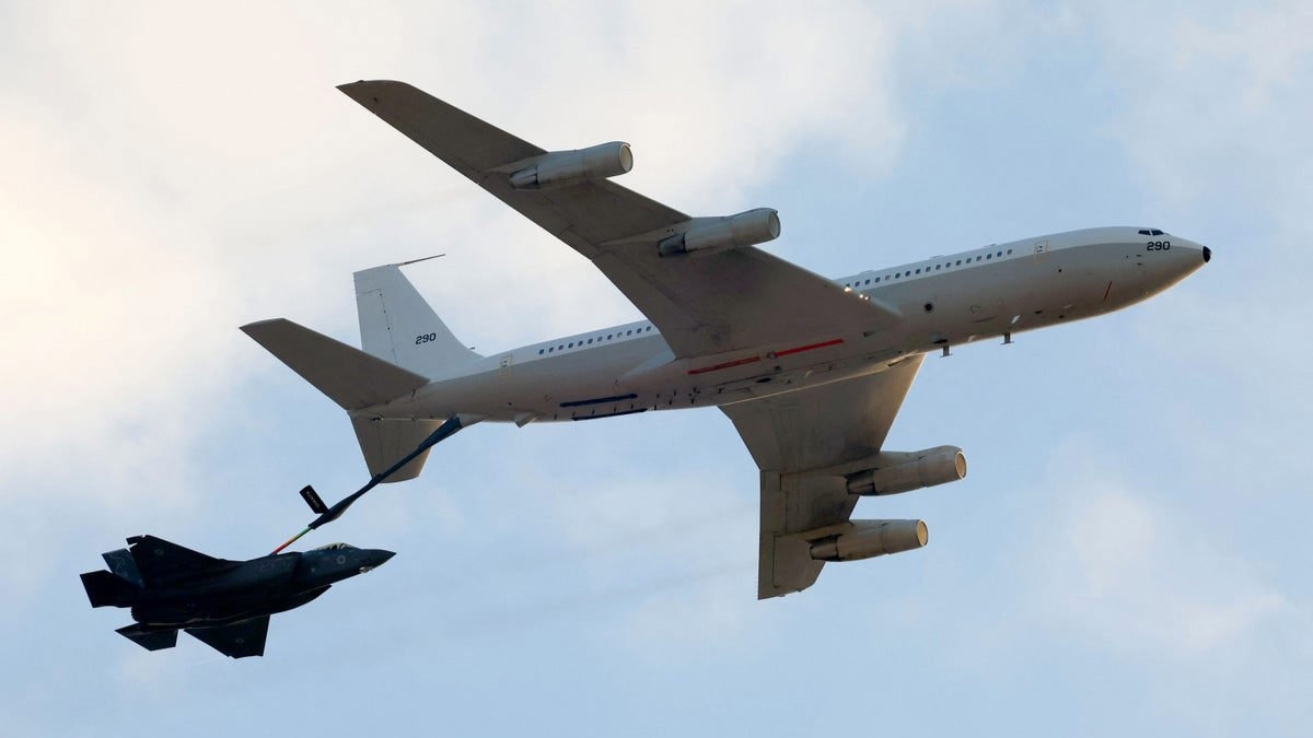 ইরাকের আকাশসীমায় যুক্তরাষ্ট্রের রিফুয়েলিং উড়োজাহাজ বিধ্বস্ত