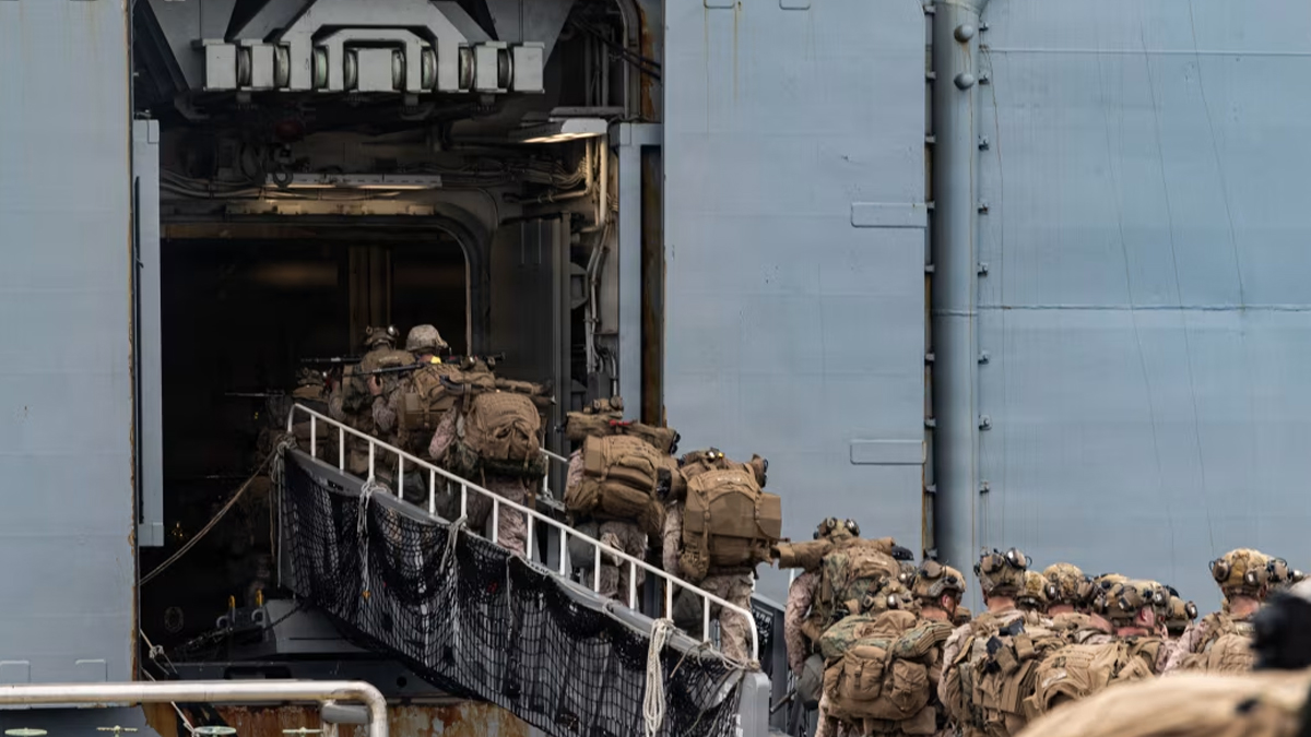 ট্রাম্পের পদক্ষেপে জল্পনা— ইরানে স্থল হামলার পথে যুক্তরাষ্ট্র?