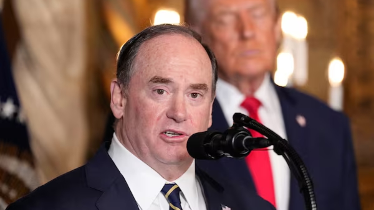 এবার ‘বরখাস্ত’ মার্কিন নৌ বাহিনীমন্ত্রী ফেলান