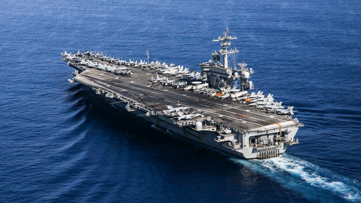 ইরানি ক্ষেপণাস্ত্রের আঘাতে পালাচ্ছে মার্কিন রণতরী