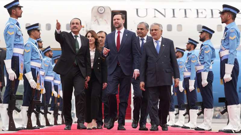 পাকিস্তানে জে ডি ভ্যান্স, আগেই পৌঁছেছে ইরানি প্রতিনিধি দল