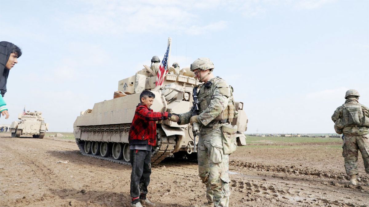 সিরিয়া থেকে সেনা সরিয়ে নিচ্ছে যুক্তরাষ্ট্র, হস্তান্তর করা হচ্ছে ঘাঁটি