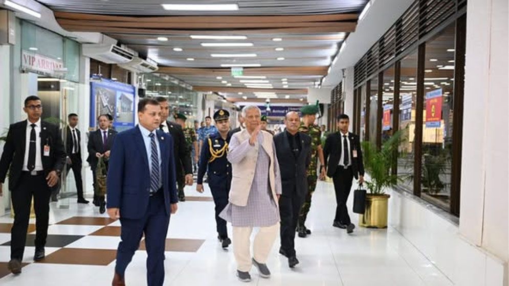 ব্যাংককের উদ্দেশে ঢাকা ছাড়লেন প্রধান উপদেষ্টা