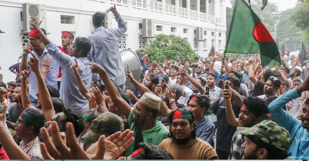 ঘেরাও করে ‘বিচারপতিদের পদত্যাগে বাধ্য করা বেআইনি’