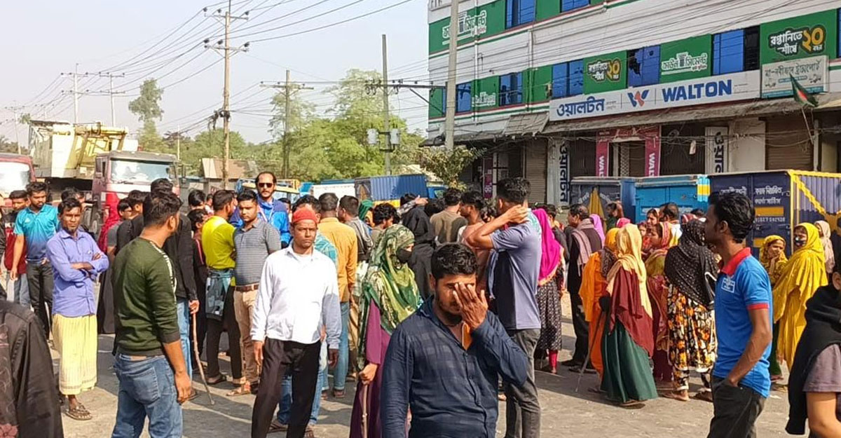 গাজীপুরে মহাসড়কে শ্রমিকদের বিক্ষোভ