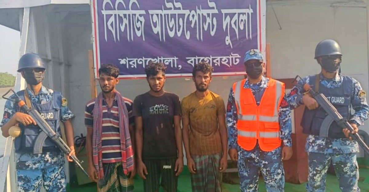 সুন্দরবনে চরে আটকে পড়া ৩ জেলে উদ্ধার