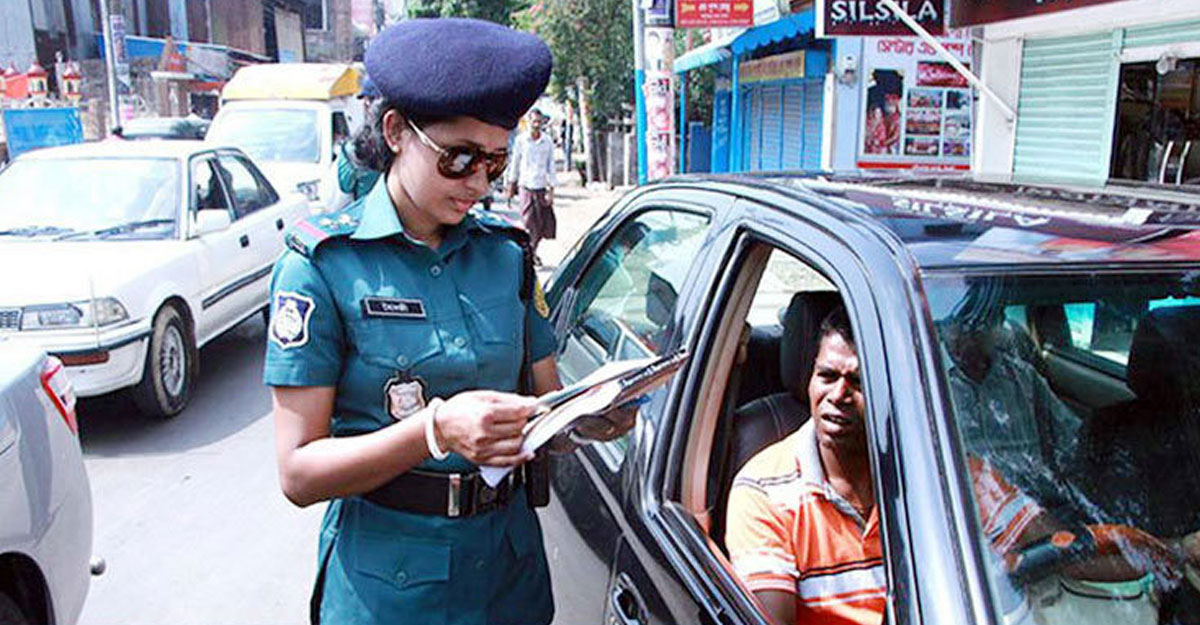 সড়কে শৃঙ্খলা ফেরাতে ট্রাফিক পক্ষ শুরু