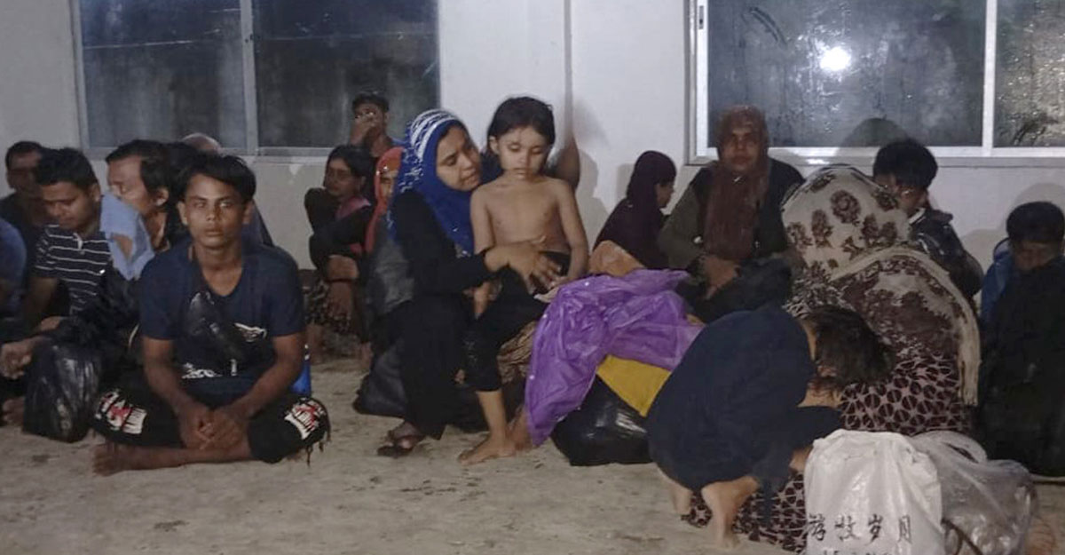 সেন্ট মার্টিনে আসা রোহিঙ্গাদের ফেরত পাঠানো হয়েছে
