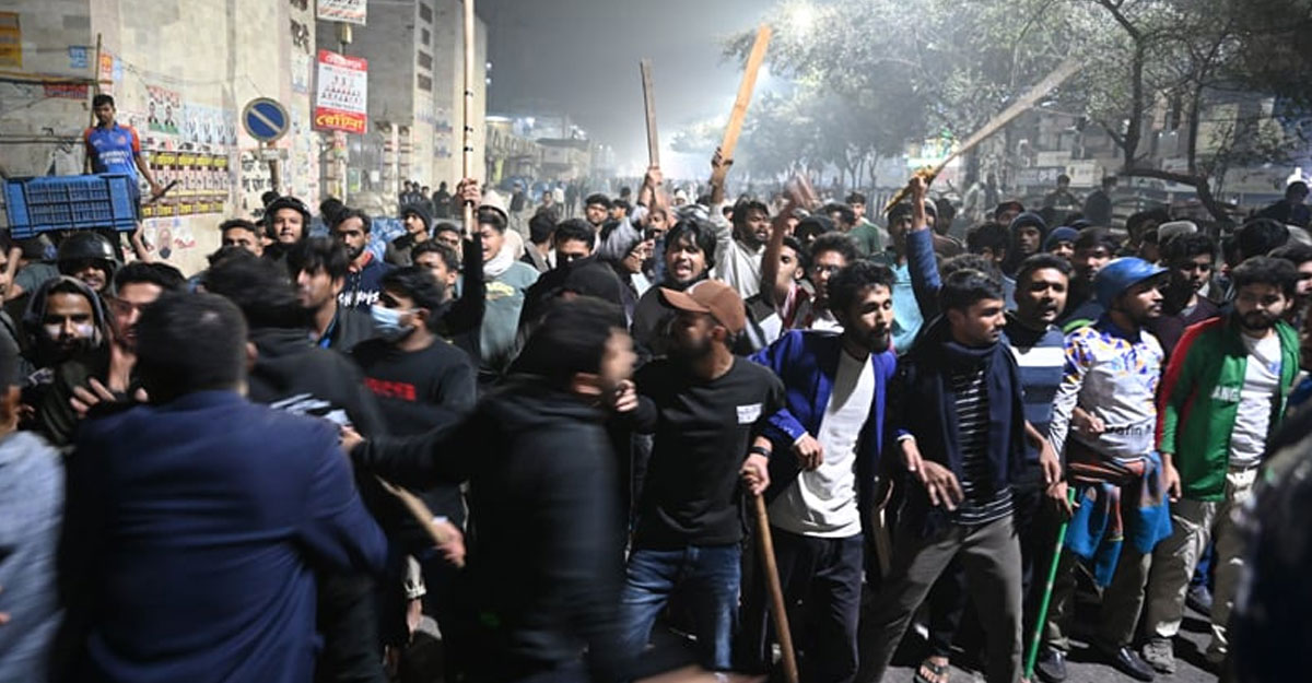 নীলক্ষেত এলাকা রণক্ষেত্র, রাতভর যা ঘটল